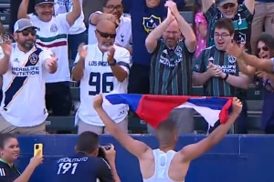Srpska zastava se vijori usred LA - Spasitelj Joveljić nastavlja da cepa mreže!